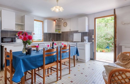 Jau-Dignac-et-Loirac House | Cosy apartment in villa for 5 people with WIFI, TV and parking