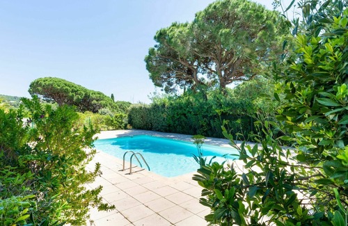 Plage de la Garonnette Apartment | Cosy apartment for 6 guests with WIFI, pool, terrace and parking