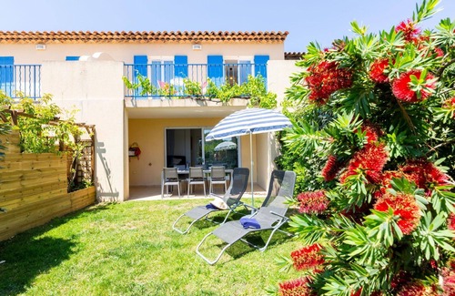 Plage de la Garonnette Apartment | Cosy apartment for 6 guests with WIFI, pool, terrace and parking
