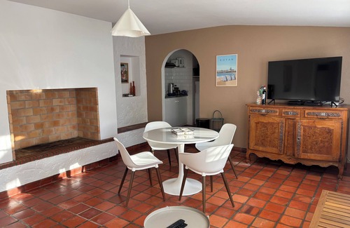 Meschers-sur-Gironde Apartment | Cosy apartment in Meschers with garage