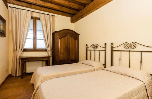 San Benedetto di Lugana Apartment | Cosy apartment for 6 guests with WIFI, pool, A/C, TV, terrace and parking