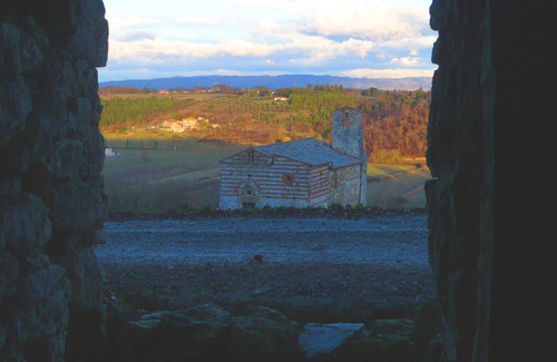Colle di Val d'Elsa Villa | Cosy apartment in villa with pool, WIFI, TV, patio and panoramic view, close to San Gimignano