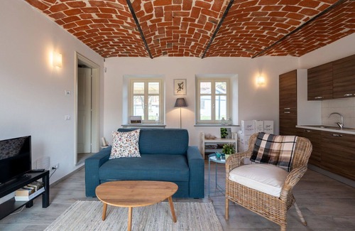 Costigliole d'Asti Apartment | Cosy apartment for 2 people with WIFI, pool, A/C, TV, patio and parking