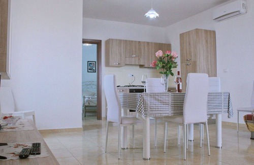 Torre Vado Apartment | Cosy apartment for 10 people with A/C, terrace, pets allowed and parking