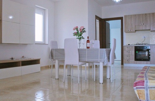 Torre Vado Apartment | Cosy apartment for 10 people with A/C, terrace, pets allowed and parking