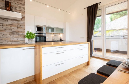 Eben im Pongau Apartment | Cosy apartment for 8 guests with TV and parking