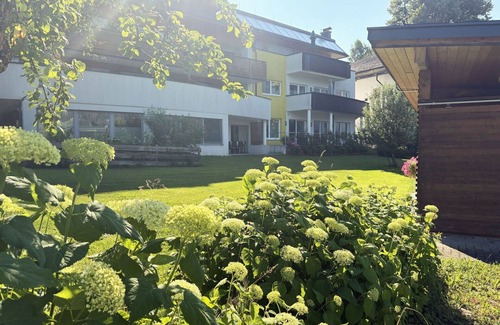 Eben im Pongau Apartment | Cosy apartment for 8 guests with TV and parking