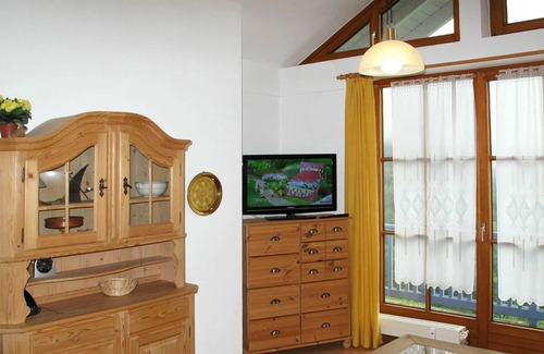 Schofweg Apartment | Cosy apartment for 2 guests with WIFI, TV, terrace, pets allowed and parking