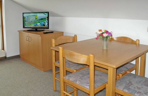 Schofweg Apartment | Cosy apartment for 2 guests with WIFI, TV, terrace, pets allowed and parking