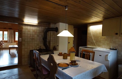 Boltigen Apartment | Cosy apartment for 5 people with WIFI and balcony