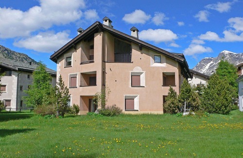 Sils-Maria Apartment | Cosy apartment for 6 guests with WIFI, TV, balcony and pets allowed