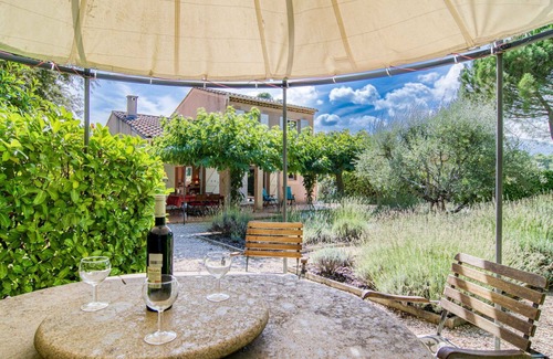 Nans-les-Pins Apartment | Cosy apartment for 6 guests with WIFI, pool, TV, terrace, pets allowed and parking