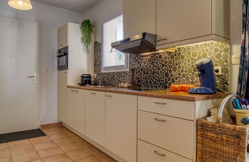Nans-les-Pins Apartment | Cosy apartment for 4 guests with WIFI, pool, TV, terrace and parking
