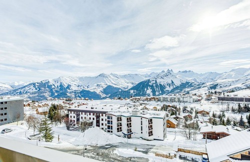 La Toussuire Apartment | Cosy apartment for 4 guests with WIFI, TV and balcony