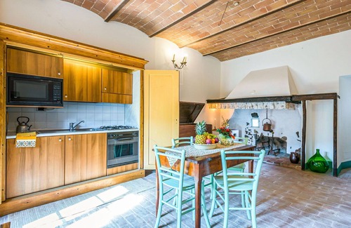 Stigliano Apartment | Cosy apartment for 10 people with WIFI, TV, patio, pets allowed and panoramic view