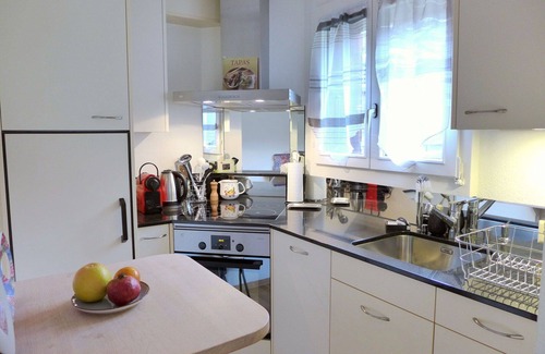 Leissigen Apartment | Cosy apartment for 2 guests with WIFI, TV, patio, panoramic view and parking