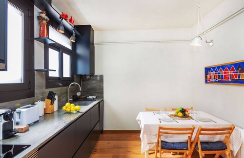 Gracia Apartment | Cosy apartment for 2 guests with WIFI, TV, terrace, panoramic view and parking