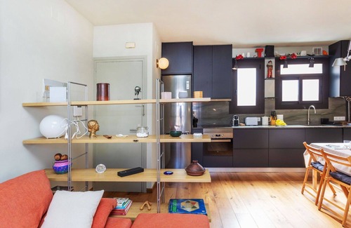 Gracia Apartment | Cosy apartment for 2 guests with WIFI, TV, terrace, panoramic view and parking