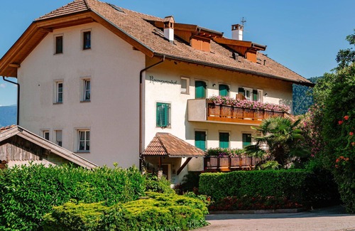 Andriano Apartment | Cosy apartment for 2 guests with pool, WIFI, TV and patio