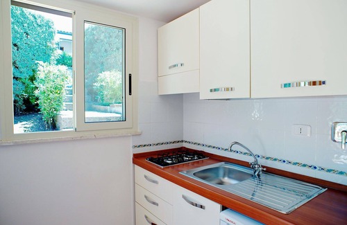 Sperlonga Apartment | Cosy apartment for 2 people with A/C, WIFI, pool, TV, pets allowed and parking