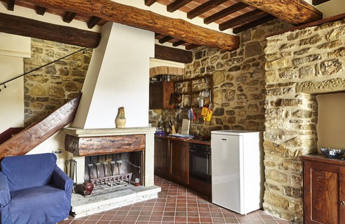 Capolona Apartment | Cosy apartment for 2 people with pool, WIFI, TV, pets allowed and panoramic view, close to Arezzo