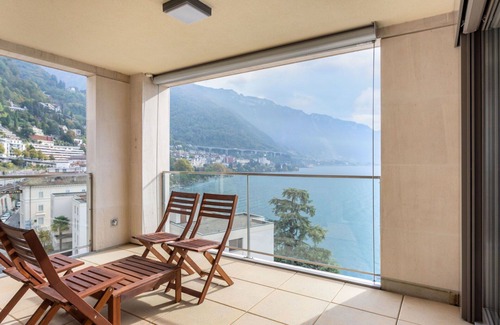 Montreux Apartment | Cosy apartment for 4 guests with A/C, pool, WIFI, hot tub, TV, balcony and panoramic view