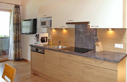 Fendels Apartment | Cosy apartment for 4 guests with WIFI, TV and balcony