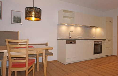 Schnann Apartment | Cosy apartment for 4 guests with WIFI and TV
