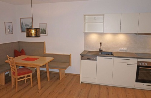 Schnann Apartment | Cosy apartment for 4 guests with WIFI and TV