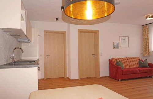 Schnann Apartment | Cosy apartment for 4 guests with WIFI and TV