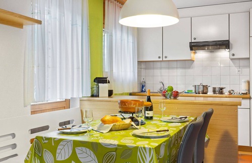Graechen Apartment | Cosy apartment for 4 guests with TV, terrace and panoramic view