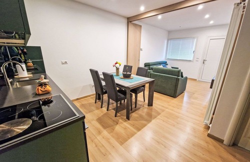Verceia Apartment | Cosy apartment for 4 guests with WIFI, TV, patio and pets allowed