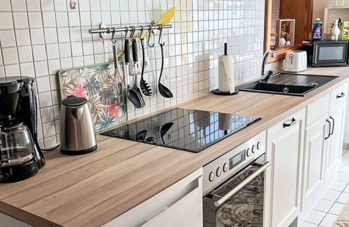 Sudarle Apartment | Cosy apartment for 4 guests with WIFI, TV, terrace, pets allowed and parking