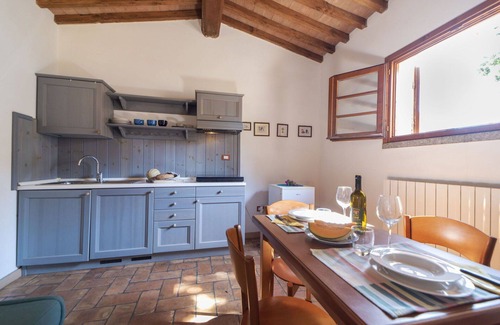 Patresi Apartment | Cosy apartment for 4 guests with WIFI, A/C, TV, terrace and parking