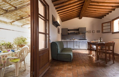 Patresi Apartment | Cosy apartment for 4 guests with WIFI, A/C, TV, terrace and parking