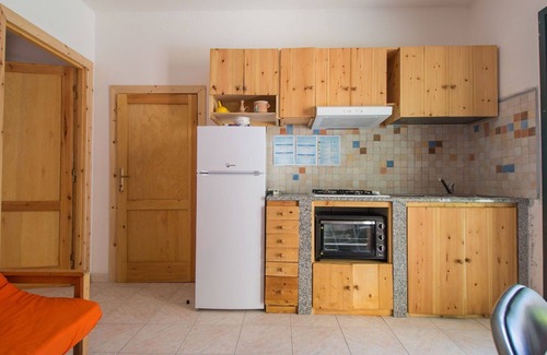 La Caletta Apartment | Cosy apartment for 4 guests with WIFI, TV, terrace and parking