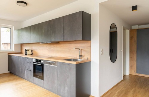 Fronhausen Apartment | Cosy apartment for 4 people with WIFI, TV, patio and parking