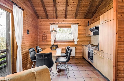 Schoenecken Apartment | Cosy apartment for 4 people with WIFI, TV, patio, pets allowed and parking