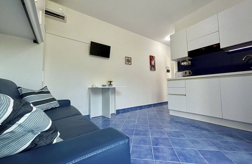 Termoli Apartment | Cosy apartment for 4 people with A/C, WIFI, TV and balcony