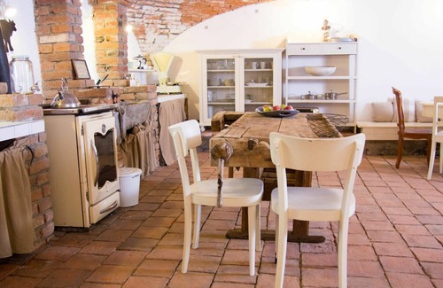 Lukavice Apartment | Cosy apartment for 4 people with WIFI, pool and patio