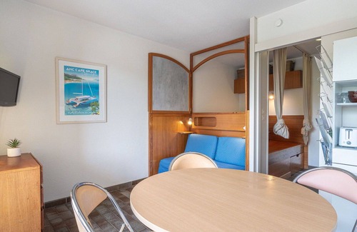 Toulon - Hyeres Apartment | Cosy apartment for 4 people with WIFI, TV, terrace, pets allowed and panoramic view