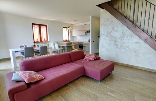 Aurogna Apartment | Cosy apartment for 5 guests with WIFI, TV, terrace and pets allowed