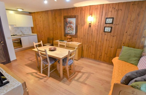 Madonna di Campiglio Apartment | Cosy apartment for 5 guests with WIFI, TV, balcony, pets allowed and parking