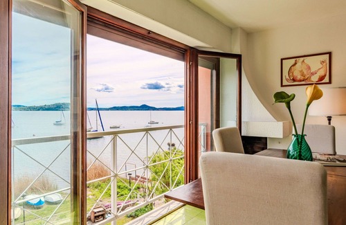 Monvalle Apartment | Cosy apartment for 5 guests with WIFI, pool, TV, balcony, pets allowed and parking