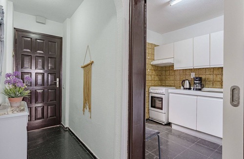 Los Cristianos Apartment | Cosy apartment for 5 people with WIFI, TV and balcony
