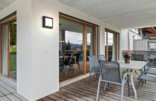 Valbella Apartment | Cosy apartment for 6 people with WIFI, TV and balcony