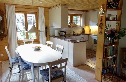 Lauenen Apartment | Cosy apartment for 6 guests with WIFI and pets allowed