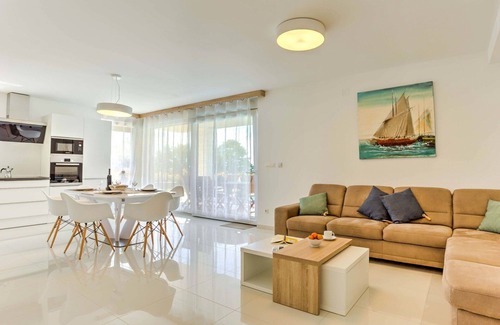 Vantacici Apartment | Cosy apartment for 6 guests with A/C, private pool, WIFI, TV and terrace