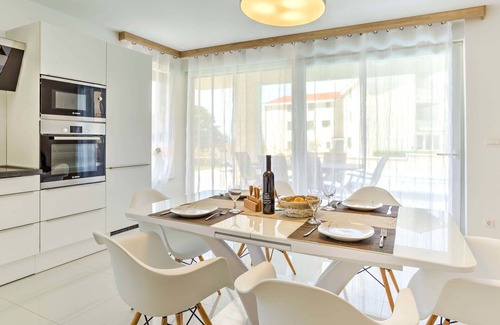 Vantacici Apartment | Cosy apartment for 6 guests with A/C, private pool, WIFI, TV and terrace