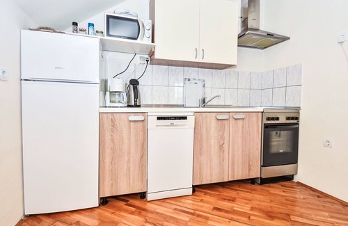 Slunj Apartment | Cosy apartment for 6 guests with WIFI, A/C, TV, terrace and parking